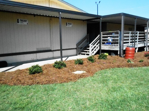 SEMS-Outdoor-Classroom-Completed-Plantings-Teachers-Area