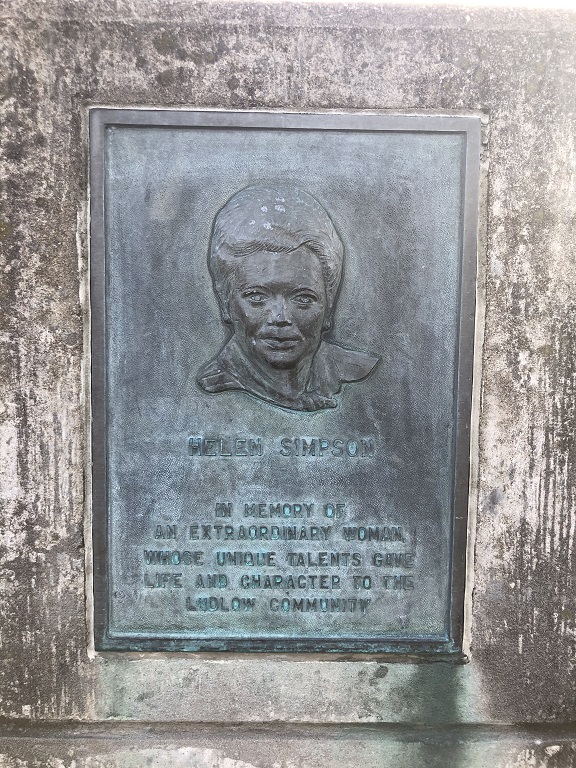 Helen Simpson Park - Statue