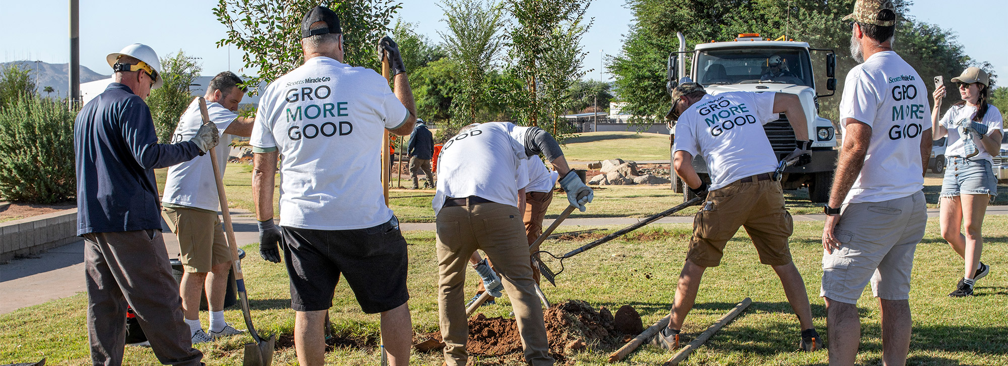 PHX tree planting group | Project EverGreen