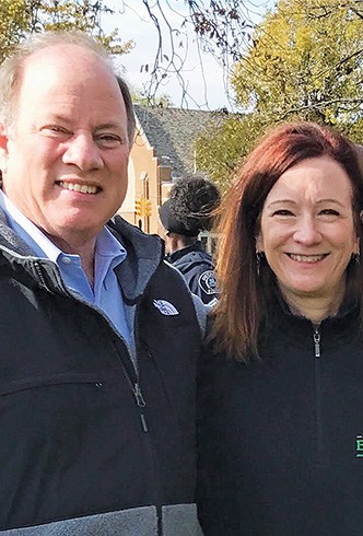 Project EverGreen Executive Director Cindy Code Receives Leadership Award | Project EverGreen mayor selfie | Project EverGreen